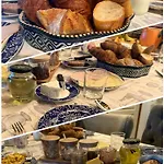 Domaine Le Verger Kleinschalige B&B Met Groot Zwembad En Buitenkeuken Saint-Estephe (Dordogne)