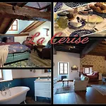 فندق مبيت وإفطار Domaine Le Verger Kleinschalige B&B Met Groot Zwembad En Buitenkeuken Saint-Estephe (Dordogne)