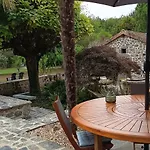 فندق مبيت وإفطار Domaine Le Verger Kleinschalige B&B Met Groot Zwembad En Buitenkeuken Saint-Estephe (Dordogne)