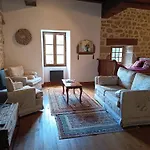 Domaine Le Verger Kleinschalige B&B Met Groot Zwembad En Buitenkeuken فندق مبيت وإفطار Saint-Estephe (Dordogne)