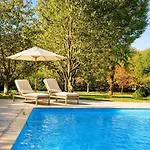 Domaine Le Verger Kleinschalige Met Groot Zwembad En Buitenkeuken 3*