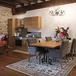 فندق مبيت وإفطار Domaine Le Verger Kleinschalige B&B Met Groot Zwembad En Buitenkeuken Saint-Estephe (Dordogne)