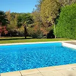 B&B Domaine Le Verger Kleinschalige Met Groot Zwembad En Buitenkeuken Saint-Estephe (Dordogne)