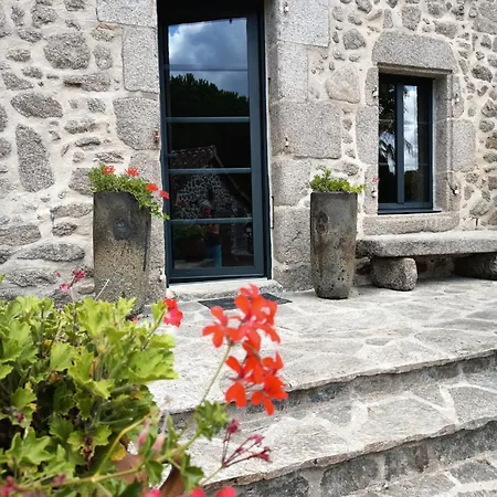 Bed & Breakfast Domaine Le Verger Kleinschalige Met Groot Zwembad En Buitenkeuken