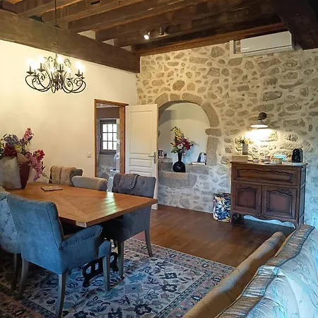 Domaine Le Verger Kleinschalige Met Groot Zwembad En Buitenkeuken 3*