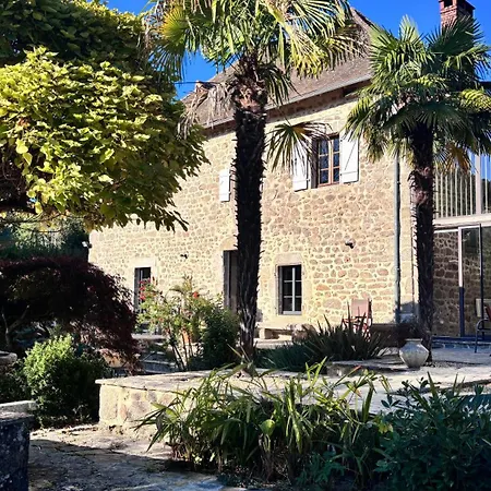 Domaine Le Verger Kleinschalige Met Groot Zwembad En Buitenkeuken Panzió 3*