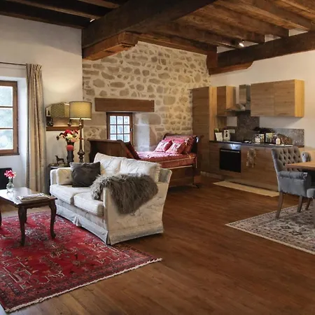 Domaine Le Verger Kleinschalige Met Groot Zwembad En Buitenkeuken 3* Saint-Estephe (Dordogne)