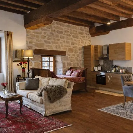 Bed & Breakfast Domaine Le Verger Kleinschalige Met Groot Zwembad En Buitenkeuken 3*