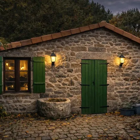 Domaine Le Verger Kleinschalige Met Groot Zwembad En Buitenkeuken 3* Saint-Estephe (Dordogne)