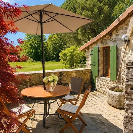 Domaine Le Verger Kleinschalige Met Groot Zwembad En Buitenkeuken 3*