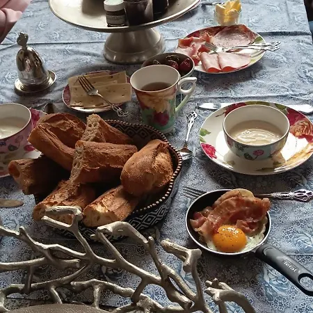 Bed & Breakfast Domaine Le Verger Kleinschalige Met Groot Zwembad En Buitenkeuken Saint-Estephe (Dordogne)