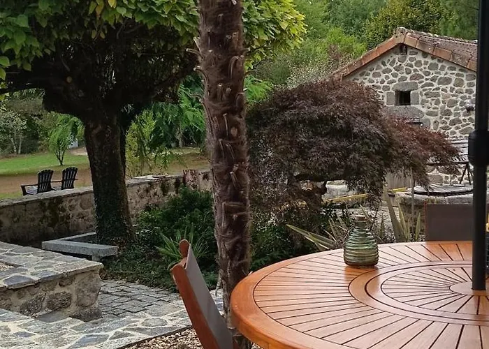Bed & Breakfast Domaine Le Verger Kleinschalige B&B Met Groot Zwembad En Buitenkeuken Saint-Estephe (Dordogne)