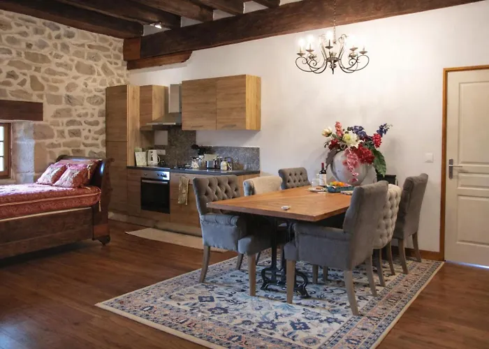 Bed & Breakfast Domaine Le Verger Kleinschalige B&B Met Groot Zwembad En Buitenkeuken Saint-Estephe (Dordogne)