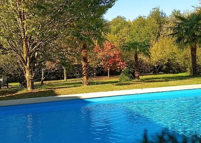 Domaine Le Verger Kleinschalige B&B Met Groot Zwembad En Buitenkeuken Saint-Estephe (Dordogne)