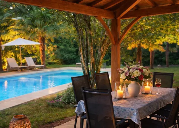 Domaine Le Verger Kleinschalige B&B Met Groot Zwembad En Buitenkeuken Bed & Breakfast Saint-Estephe (Dordogne)